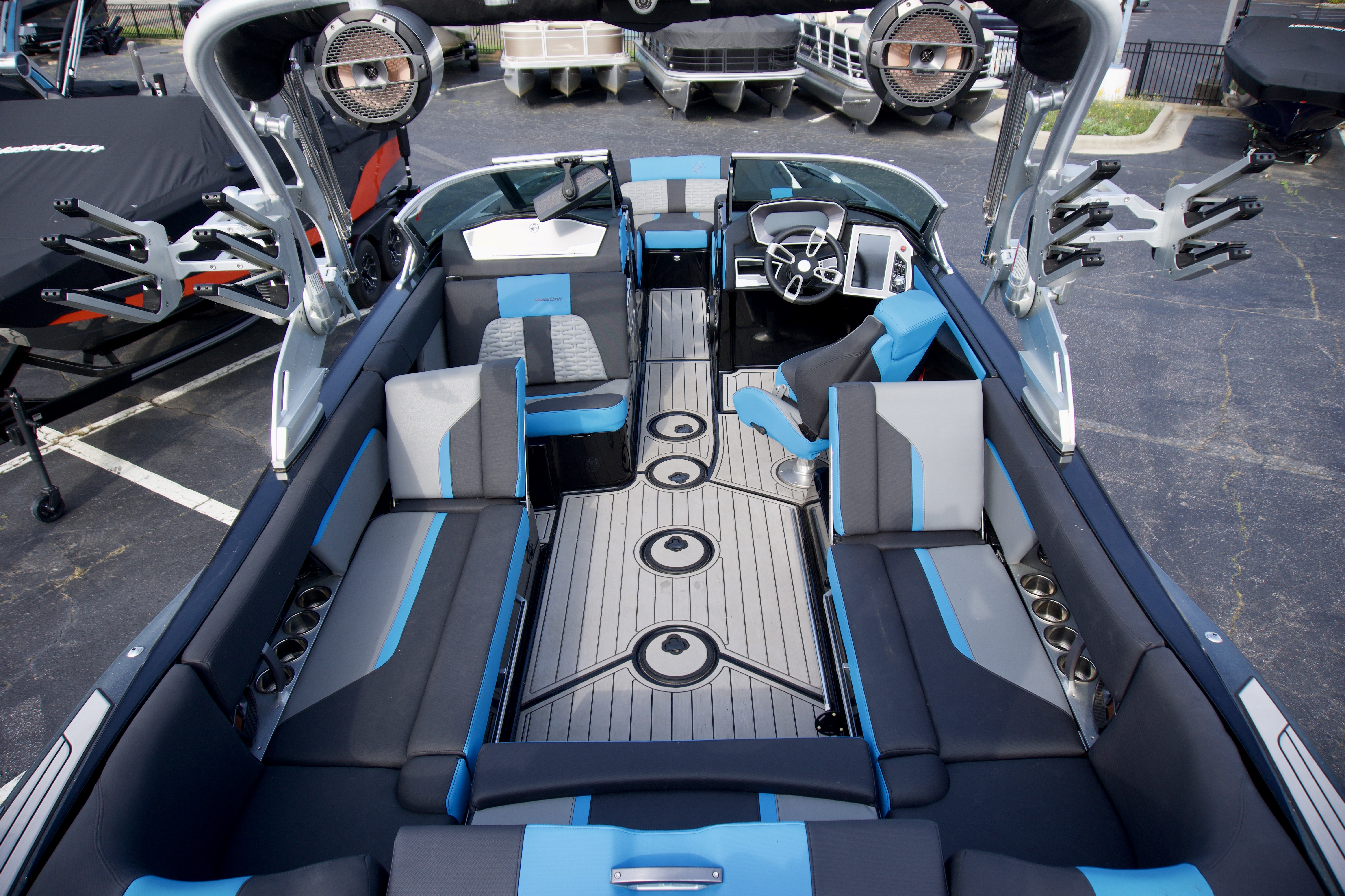 2019 MasterCraft X24 [6] 1M25119A